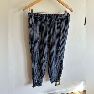 Medium Women’s UNIQLO Blue and White Pin Strip Stretchy Pants